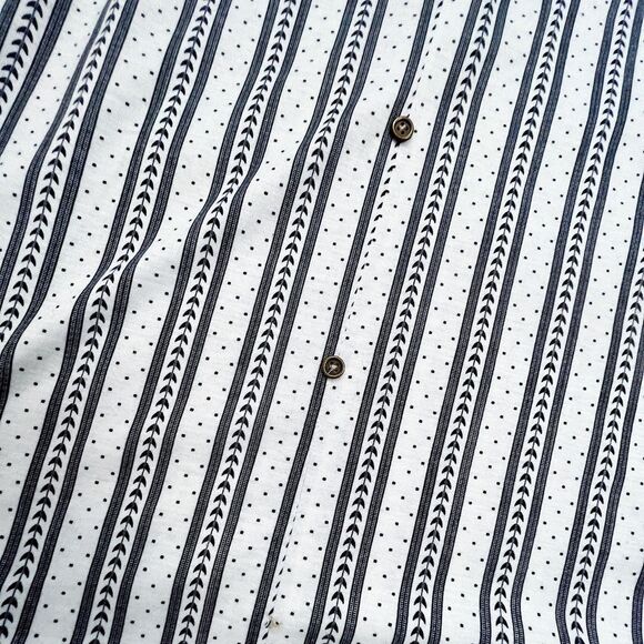 Eden and Olivia Striped Arrow Sleeveless Button Back Blouse 2X - Picture 4 of 6